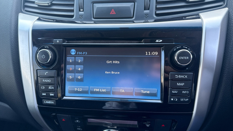 Nissan Navara Np300 Diesel Double Cab Pick Up N-Connecta 2.3dCi 190 4WD